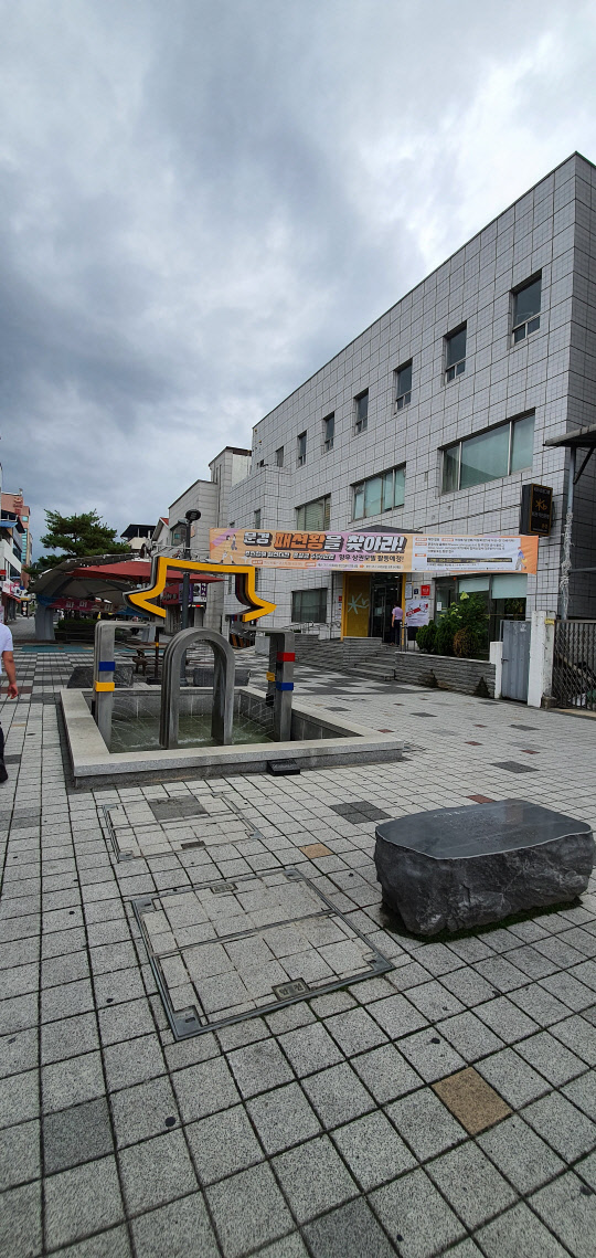 경북 문경시 점촌동 점촌 문화의거리는 쇠락했던 골목상권을 주민들이 적극적으로 나서 부활시킨 대표적 사례로 꼽힌다. 점촌 문화의거리 모습.